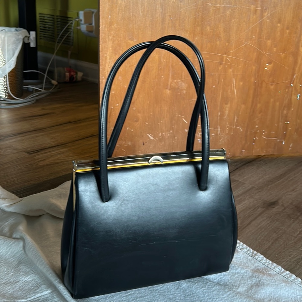 Vintage snap top purse. Black
